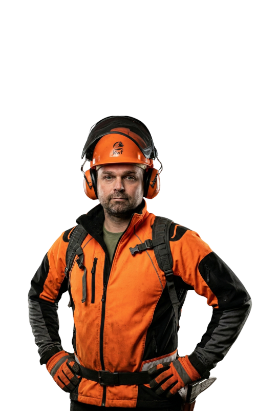 Gregor Prinz zeigt eine Forstwirtschafts-Live-Demo mit der M18 FUEL Kettensäge