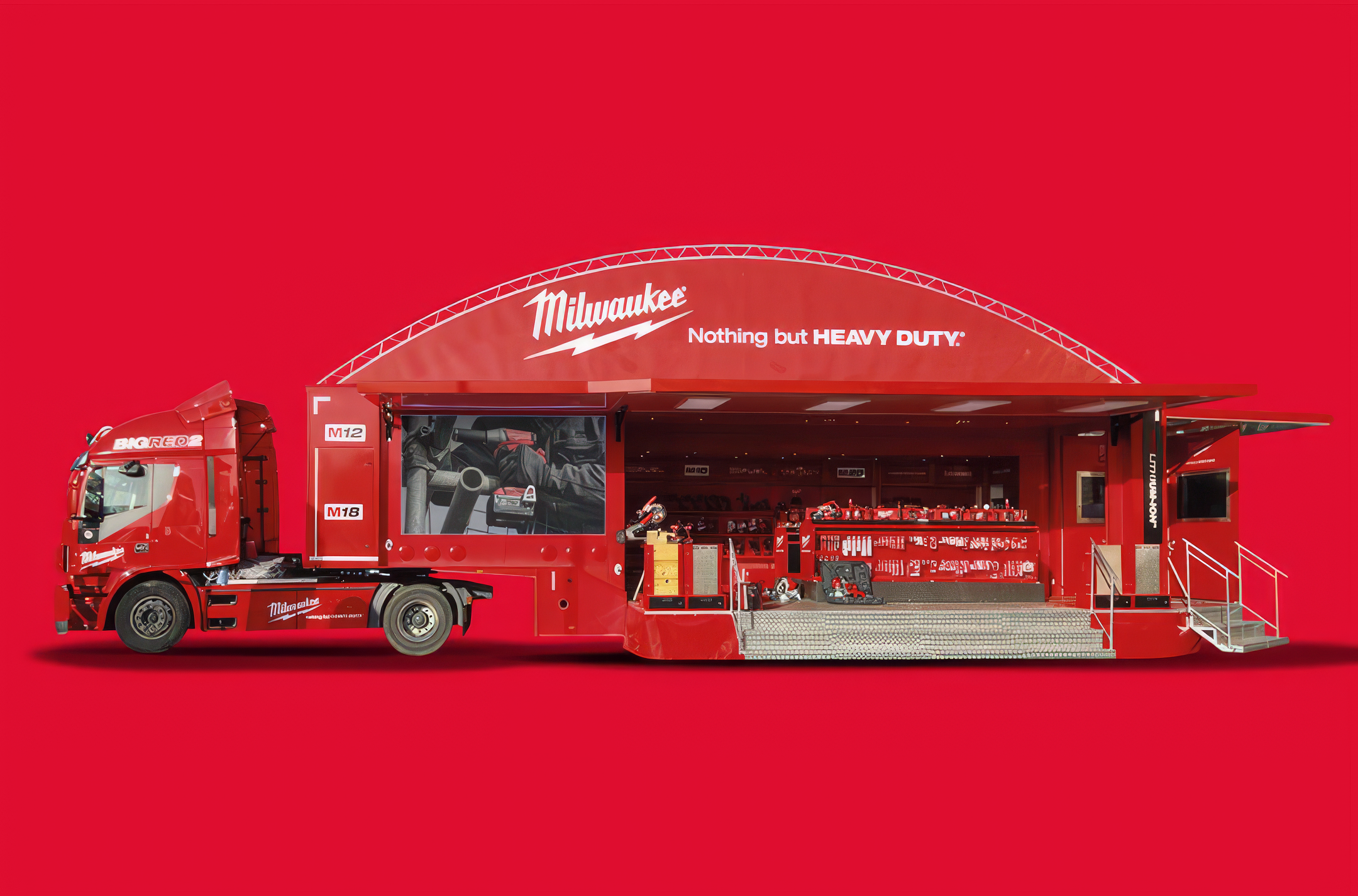 Milwaukee BIG RED TRUCK TOUR 2026 – Truck bei Pöppel in Memmingen