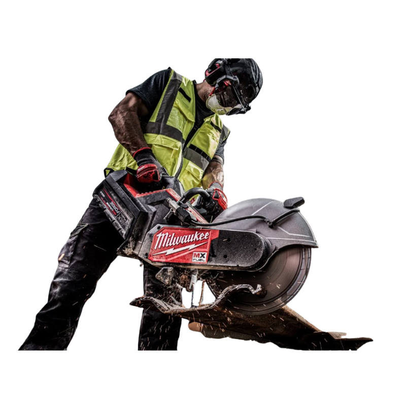 Baufachmann testet Milwaukee M18 FUEL Bohrhammer – BIG RED TRUCK TOUR 2026 Memmingen