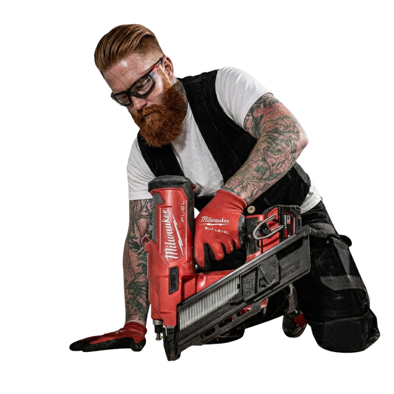 Zimmermann testet Milwaukee M18 FUEL Kettensäge – BIG RED TRUCK TOUR 2026 Memmingen Allgäu